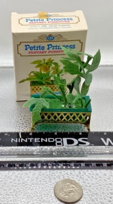 Vintage Ideal 1964 Petite Princess Fantasy Furniture 4440-4 Salon Planter - Image 1 of 3