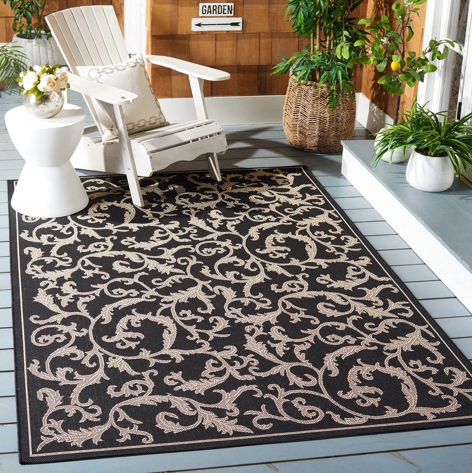 Safavieh Mayaguana Black/ Sand Indoor/ Outdoor Rug - 5'3" x 7'7"