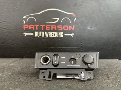 Ford Thunderbird 2002 convertible interruptor superior auxiliar cigarrillo puerto de alimentación Foto 1 de 4