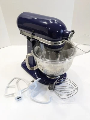 Batidora de pie artesanal KitchenAid azul cobalto con accesorios KSM150PSBU probada Foto 1 de 4