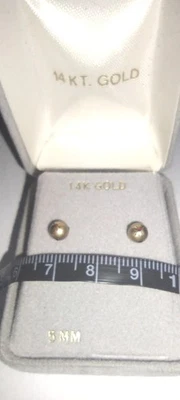 Aretes de bola de oro amarillo sólido de 14kt con detalles de piedras preciosas de 5 mm  Foto 1 de 4