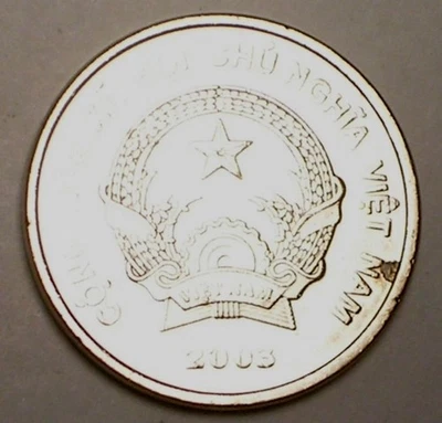 2003 Viet Nam Vietnamese 200 Dong Emblem Coin VF+ - Image 1 of 2