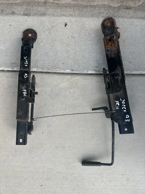 1993 Nissan 300ZX assento dianteiro manual trilhos inferiores lado direito OEM - Imagem 1 de 4