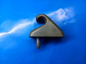 79-95 Toyota Pickup 4Runner Sun Visor Hook Hanger Holder Clip Retainer Gray OEM - Bild 1 von 3