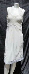Vintage BEAU FEMME Montgomery Ward Elfenbein Spitze seidig weich Slip Dessous US XS 32 - Bild 1 von 5