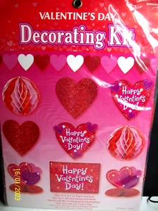 Valentines Day 10 Piece Decorating Kit Garland-Centerpiece-Cutouts etc - Picture 1 of 2