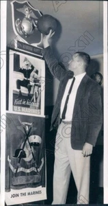 1955 US Marines Got Basketball Forward The Bird Guy Sparrow Press Photo - Picture 1 of 2