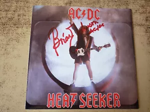 HAND SIGNED BRIAN JOHNSON 1980s EXCELLENT AC/DC Heatseeker/GO ZONE SLEEVE 45 - Imagen 1 de 2