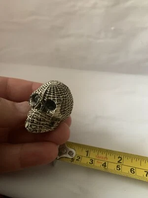 Molde de goma de silicona calavera pequeña con tela de araña 3D (YKM-S3051) tamaño 1”x1,5” Foto 1 de 4