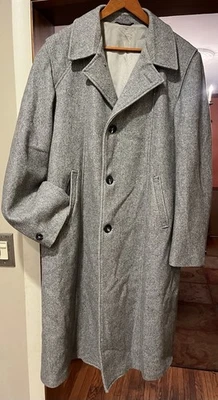 Gabardina JCPenney The Men’s Shop 44 larga gris negocios vintage años 70 EE. UU. Foto 1 de 4