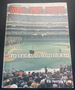 1903-1972 The Sporting News Official World Series Records Book Reds vs A's - Foto 1 di 3