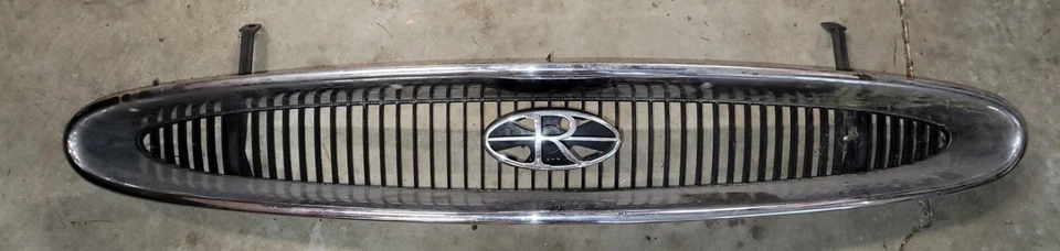 Parrilla delantera Buick Riviera 1995-1999 OEM con soportes de montaje parrilla Foto 1 de 1