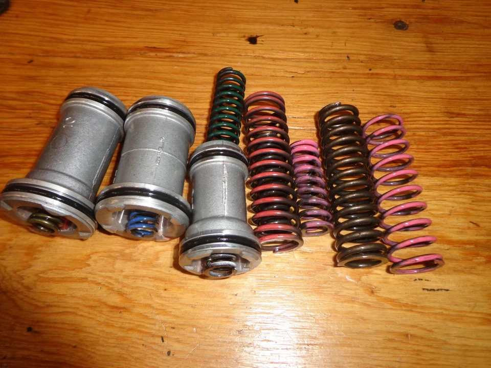 Muelles aleatorios internos automáticos Toyota Supra MK3 1986.5-92 A340 FABRICANTE DE EQUIPOS ORIGINALES Foto 1 de 1