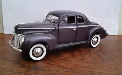 Voiture 1/18 - Universal Hobbies - Ford Deluxe - 1940 - Photo 1/4