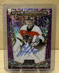 2024-25 OPC Platino Novato Autógrafos Píxeles Violetas Aleksei Kolosov R-AK/65 - Imagen 1 de 2