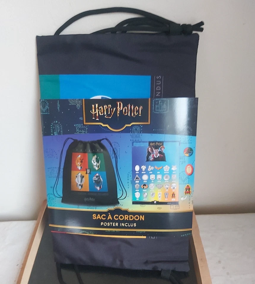 Lot Harry POTTER, sac + poster + fixeez . - Photo 1/4
