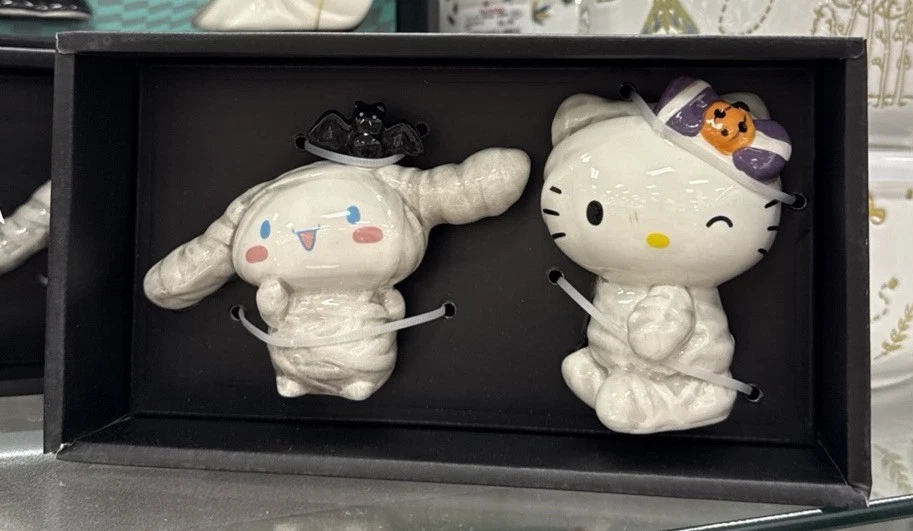 Mummy Hello Kitty & Cinnamoroll, salt & pepper shakers New - Image 1 of 1