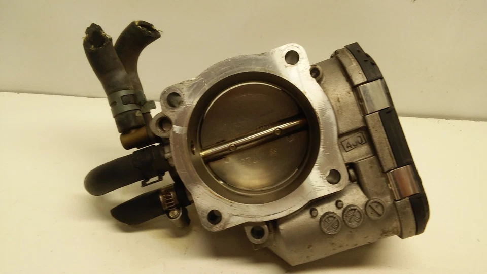 Audi A4 Cabriolet B6 2003-2005 3,0 L carrocería del acelerador 078133062B OEM NS509166 Foto 1 de 4