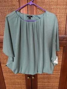 Trendy Alfani Green Small TOP BLOUSE with wing sleeves. Attached cami. NWT! - Picture 1 of 8