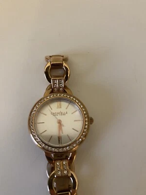 Relógio feminino de quartzo Caravelle mostrador prata tom ouro rosa aço inoxidável 44L163 - Imagem 1 de 4