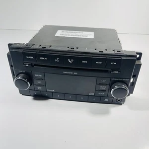 Radio satelital CD MP3 CD MP3 Chrysler Dodge Jeep '08-'13 fabricante de equipos originales p68021163AE - Imagen 1 de 6
