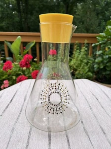 Jarra de jarra de vidrio Pyrex Atomic Sun Gold Sunburst jarra de jugo de mediados de siglo - Imagen 1 de 6