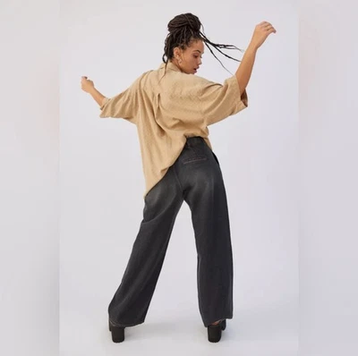 Pantalón vaquero BDG Urban Outfitters tiro bajo pierna ancha en negro lavado para mujer 27 Foto 1 de 4