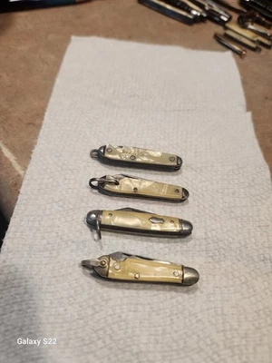 LOT  OF 4  VINTAGE  2  INCH  POCKET  KNIVIES - COLONIAL,  IMPERIAL,  IDEAL,  USA - Image 1 of 4
