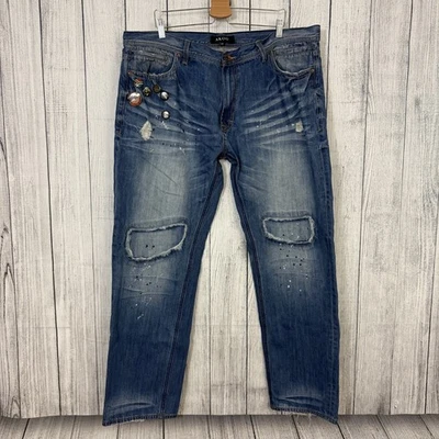 Pantalones de mezclilla AKOO para hombre W44 x L33 azul envejecido pintado con alfileres calce roble grande Y2K Foto 1 de 4
