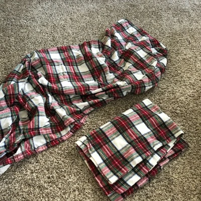 Lençol de berço de flanela xadrez infantil Pottery Barn e fronha padrão férias - Imagem 1 de 4