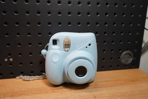 (C) Cámara instantánea Fujifilm Instax Mini 7 Plus 7+ azul claro FUNCIONA PROBADA - Imagen 1 de 4