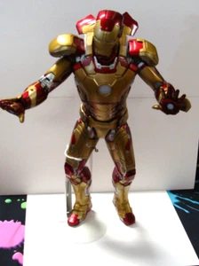 NECA Epic Marvel Ultimate Movie Iron Man 18 Zoll Figur 1/4 Maßstab leuchtet - Bild 1 von 3