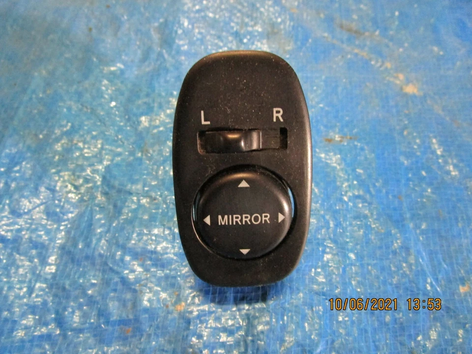 Toyota Celica 1998 Electric Door Mirror Controls - image 1 of 1