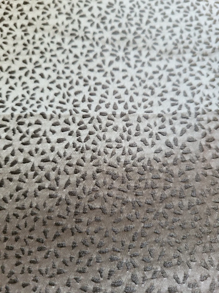 Tela reversible vintage plateada y gris floral a lunares 1 pieza 54" de ancho x 1 yarda Foto 1 de 4