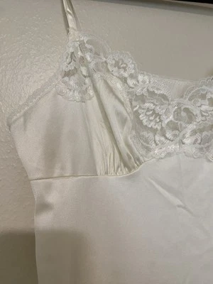 性感复古 80 年代女式 34 M Vassarette 28 英寸丝质尼龙全懒人内衣蕾丝 — 第 1/4 张图片