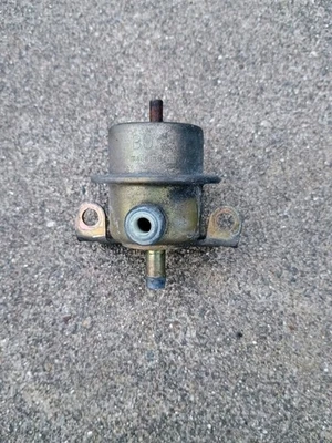 BMW E24 Fuel Pressure Regulator 633csi E28 E23 E30 E34 #028060225 - Image 1 of 3