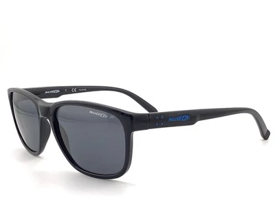 Солнцезащитные очки arnette URCA 4257 41 81 в блестящей черной оправе с серыми поляризованными линзами - Изображение 1 из 4