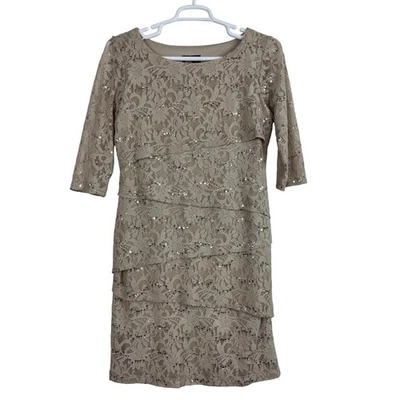 00490-Ronni Nicole 米色亮片蕾丝分层 3/4 袖及膝连衣裙 12 码 — 第 1/4 张图片