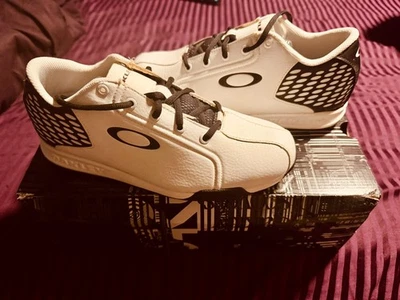 ZAPATOS DE GOLF OAKLEY FLAGSTICK Cuero Goma Botín BLANCO/NEGRO TALLA 8 EE. UU. PARA HOMBRES   Foto 1 de 4