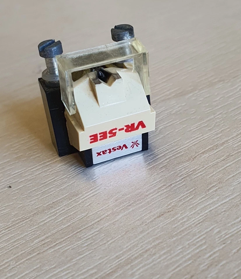 Cartucho Vestax VR-5EE MM - Canales probados, falta lápiz óptico, buen estado   Foto 1 de 4