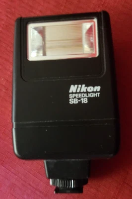 Nikon Speedlight SB-18 Flash Unit, Instructions, Case - Made in Japan - Image 1 of 4