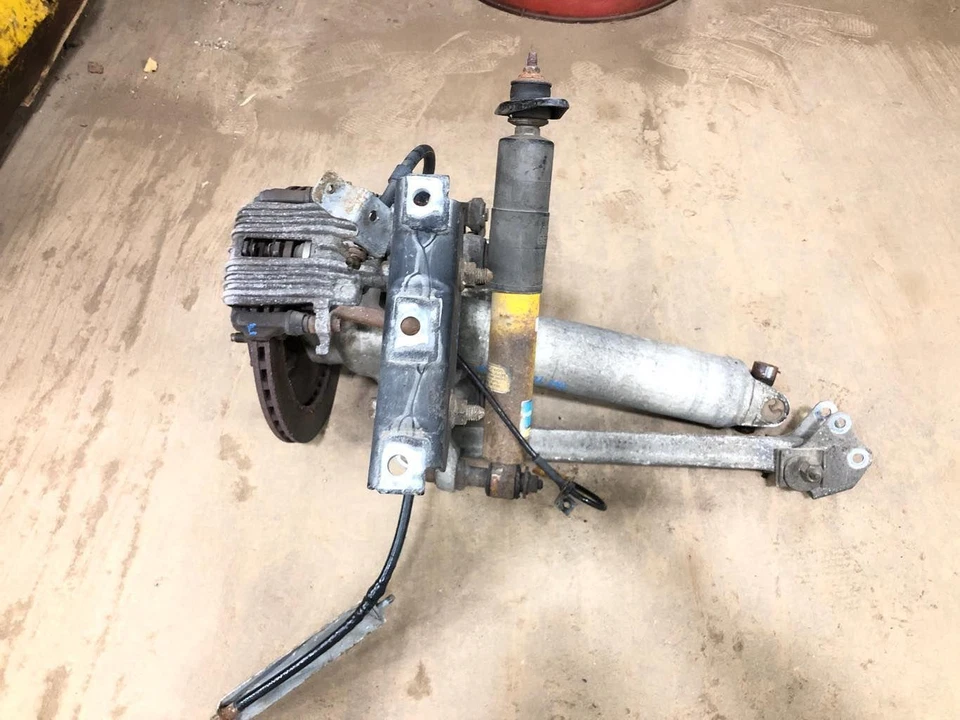 Conjunto de suspensión trasera izquierda del lado del conductor Chevy Corvette 1988-1996 con nudillo Foto 1 de 4