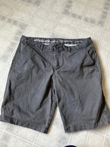 Eddie Bauer Legend Wash Slightly Curvy Size 12 Gray Chino Shorts Flat Front - Picture 1 of 4