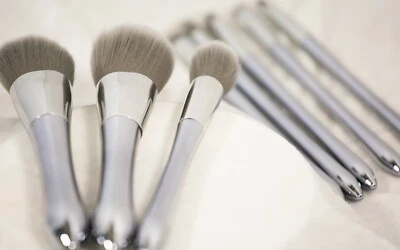 Cepillos Cosméticos Sombra de Ojos Viaje 8 Piezas Mangos Plateados Lisos REBEL MOISELLE Foto 1 de 2