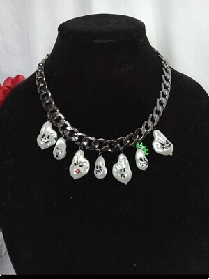 Collar para mujer Betsey Johnson marfil punk n especias fantasma - nuevo con etiquetas Foto 1 de 2