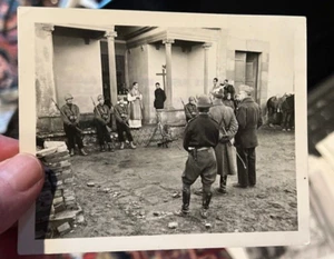WWII 5th Army Original Photo Italian Partisan 4th Bn Taking Mass Camoggiano IT - Picture 1 of 2