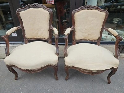 paire de fauteuils Louis XV noyer Lyon Nogaret - Photo 1/4