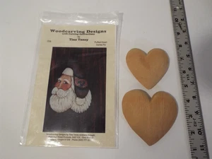 TINA TONEY WEIHNACHTSMANN HOLZSCHNITZMUSTER-KIEFER GEPUFFTE HERZEN-SCHNITZEN-ORNAMENTE-NADEL-RAR - Bild 1 von 7