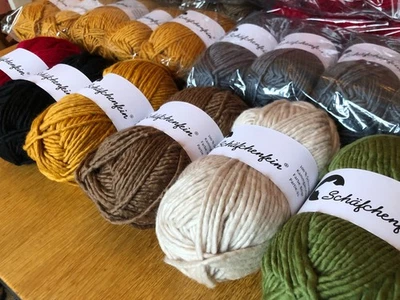 SCHÄFCHENFEIN 500 g Paket Dochtgarn 5 x 100g 100% Schafwolle 8 vers. Farben Stricken Häkeln