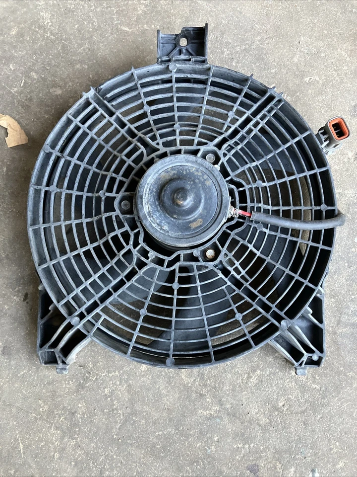 2004 Nissan Titan Truck A/C Electric Cooling Fan for The Condenser  OEM Foto 1 de 4